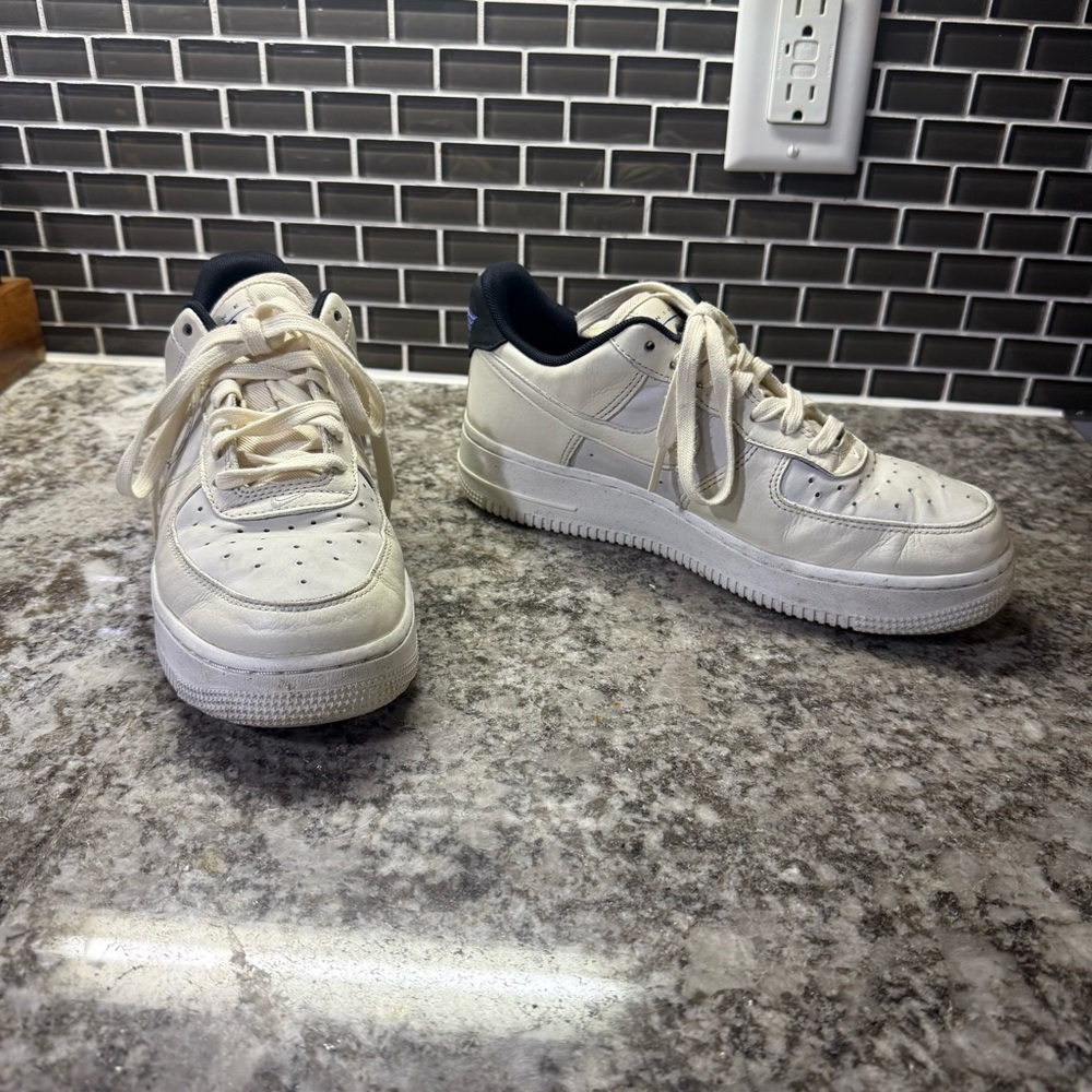 Women Nike Air Force 1'07 LX Sneaker Size 8 White Cream Black